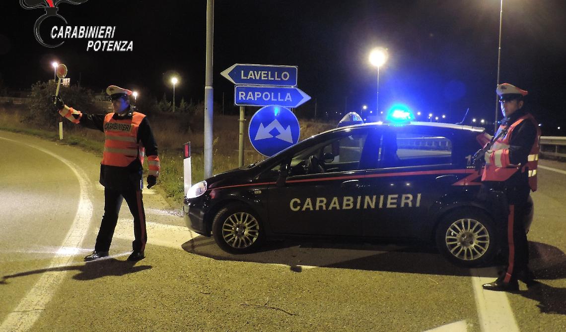 Lavello, tenta di rapinare un distributore: arrestato