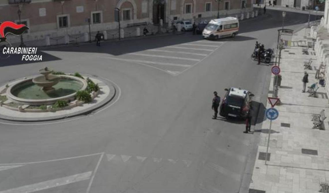 Si fa beffa del Coronavirus ed evade dai domiciliari per andare a trovare un amico: i Carabinieri di Foggia lo acchiappano