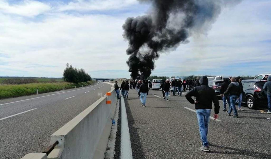 Scontri tra tifosi baresi e leccesi vicino Cerignola, la Procura di Foggia fa passare al setaccio i circoli dei tifosi