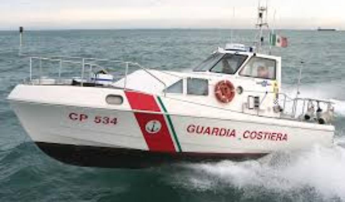Maratea, la Guardia costiera salva una tartaruga marina dai pescatori di frodo