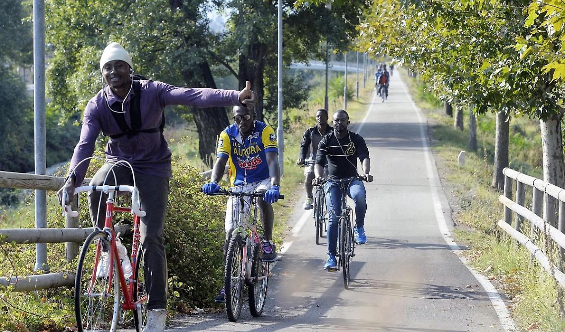 Da Emiliano 50 mila euro per le biciclette ai lavoratori immigrati stagionali