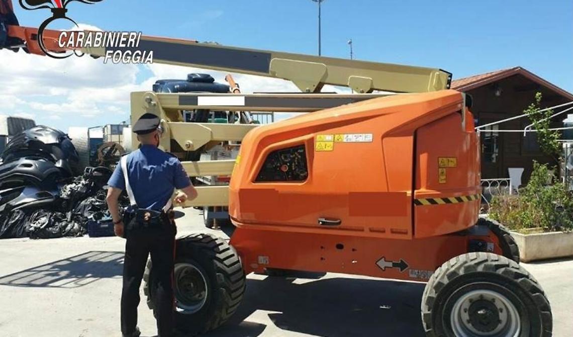 I Carabinieri recuperano a Cerignola una piattaforma aerea sottratta a Firenze