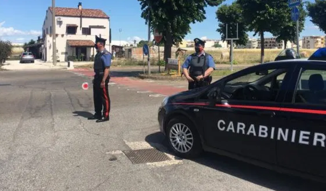 Marconia, operazione dei carabinieri: la banda bassotti brindisina sorpresa a rubare sette quintali di albicocche