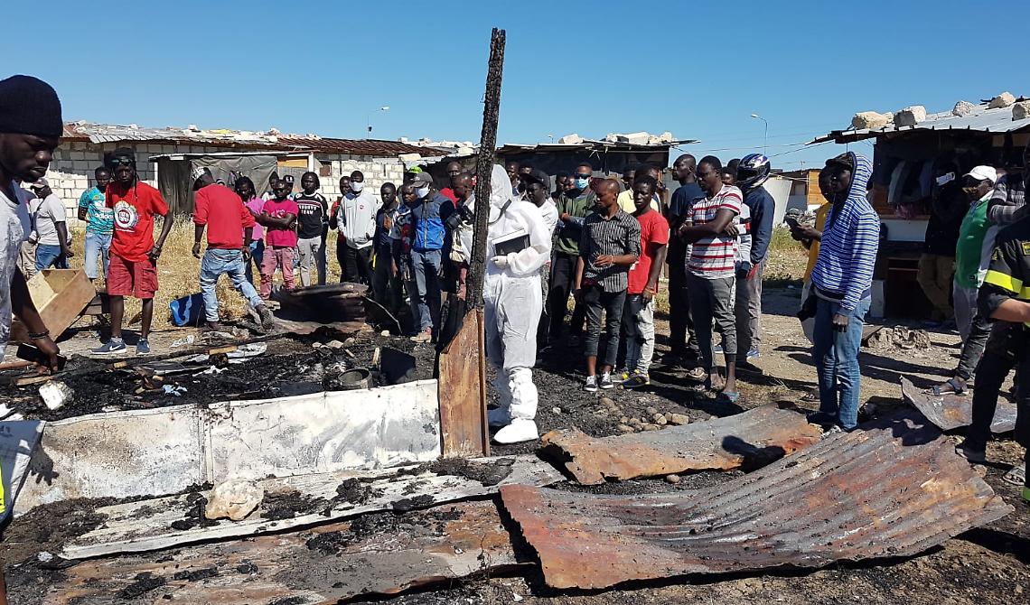 20 roghi e 8 morti in 18 mesi, la Polizia indaga sulla "polveriera" dei migranti a Borgo Mezzanone