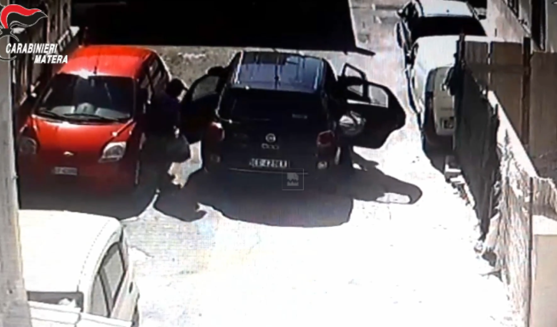 Matera, rubavano le armi alla polizia locale: fermati dai carabinieri