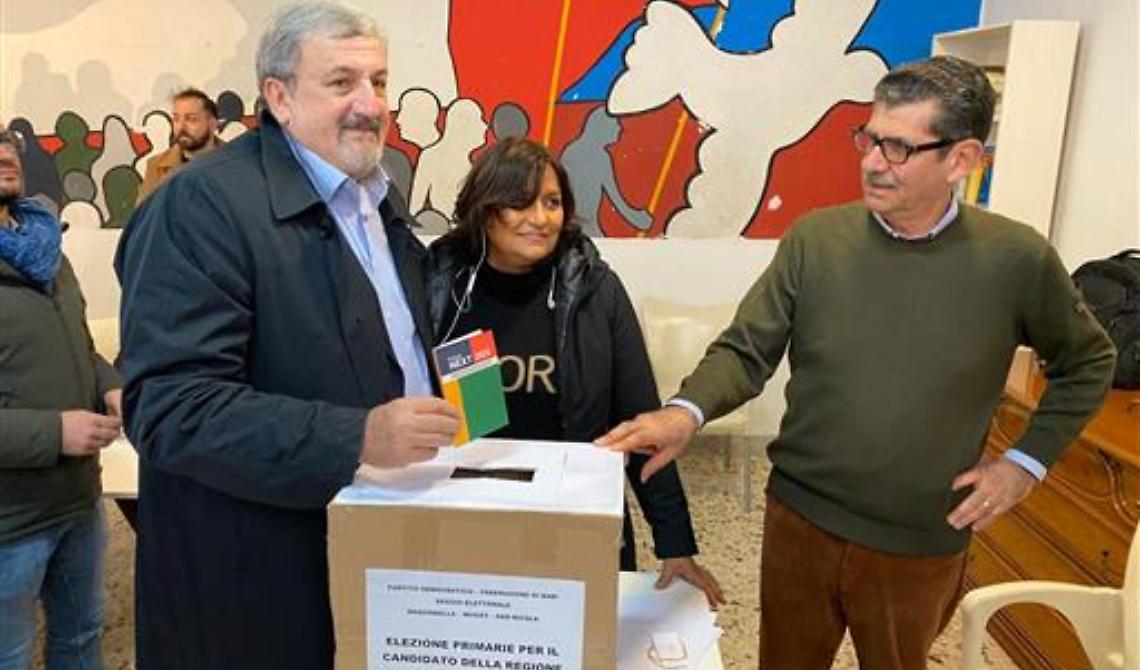 Regionali, secondo un sondaggio di Euromedia per il Ministero dell'Interno Emiliano è il più gradito e stacca Fitto di un punto