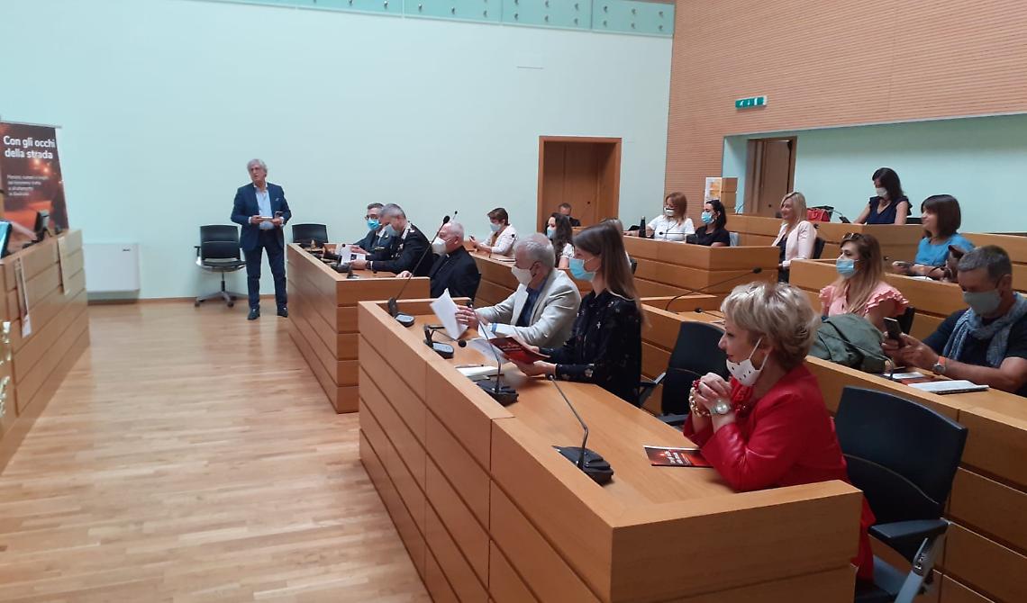 Con gli occhi della strada: persone, numeri e luoghi del fenomeno tratta e sfruttamento in Basilicata