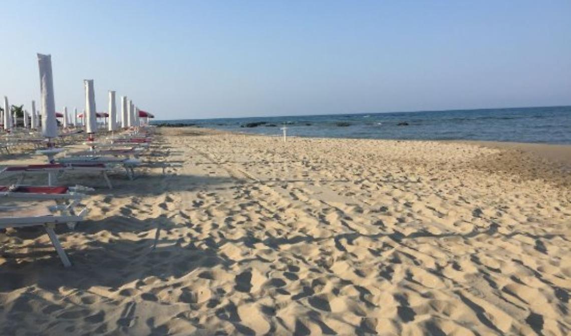 Capitano dell'Esercito salva una donna che stava affogando a Marina di Lesina