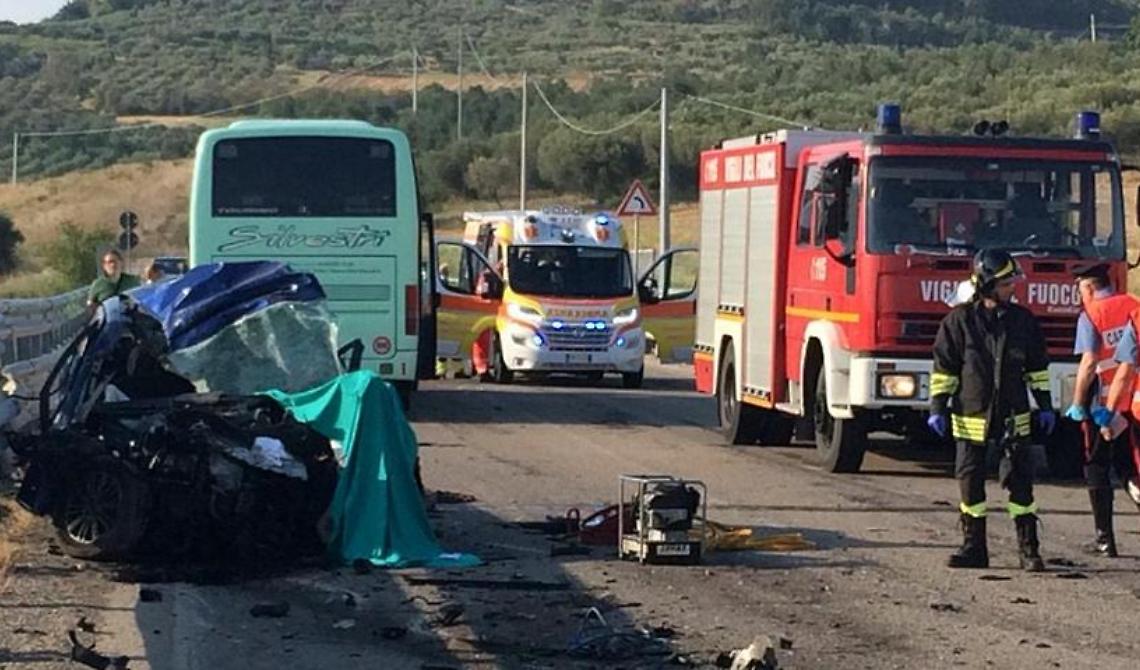 Scontro tra auto e pullman in Molise: un morto e 9 feriti