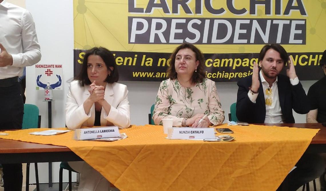 Regionali, Crimi smentisce possibile accordo 5 Stelle-Pd per Emiliano in Puglia: «Nessun passo indietro chiesto ad Antonella»
