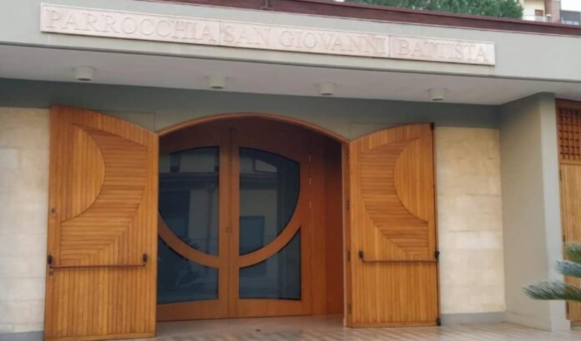 Non possono crescerlo e abbandonano neonato in una chiesa di Bari