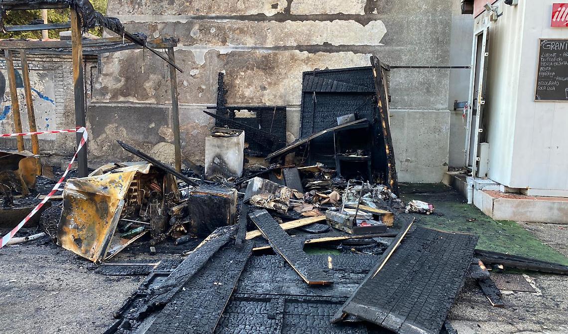 San Severo, incendiato il chiosco della villa comunale