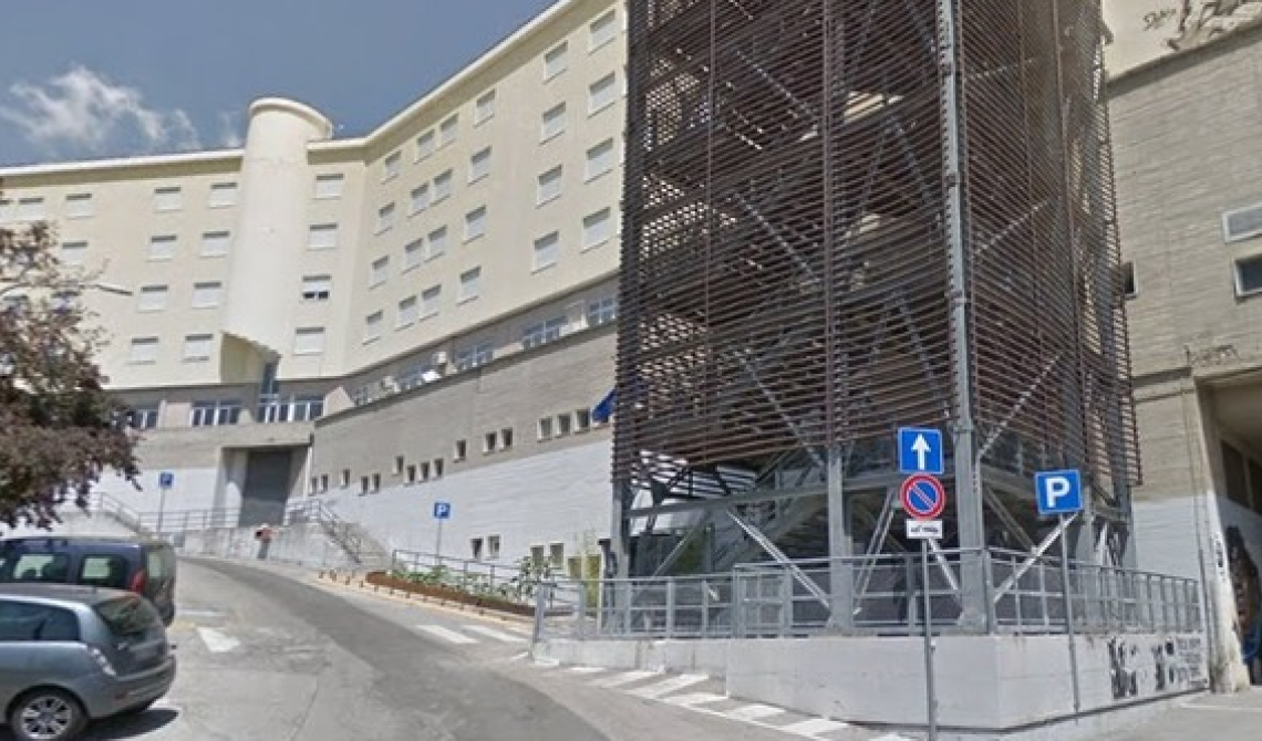 Salto nel vuoto dalle scale antincendio dell'Istituto alberghiero di Potenza: omicidio, suicidio o incidente? È giallo