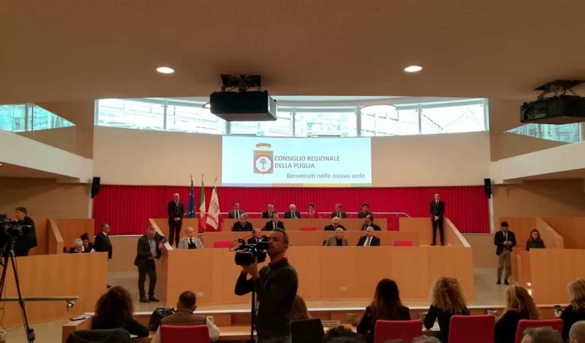 In Puglia è il giorno della doppia preferenza di genere, dopo l'ultimatum di Conte