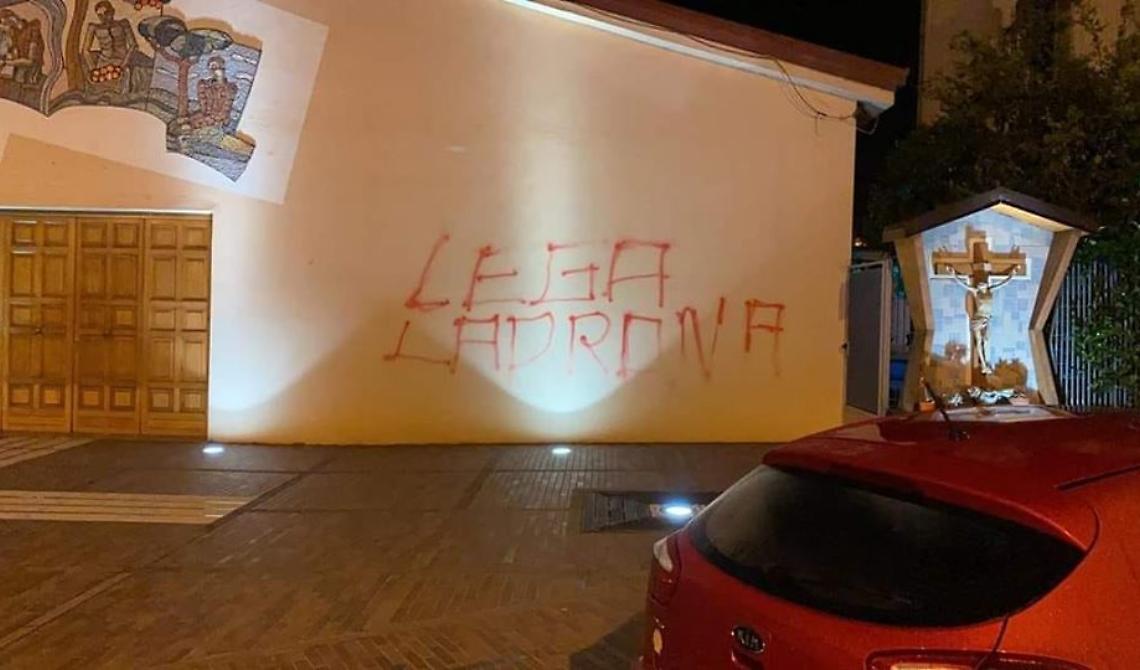 Scritte anti Lega sul muro di una chiesa a Potenza, la condanna del sindaco Guarente