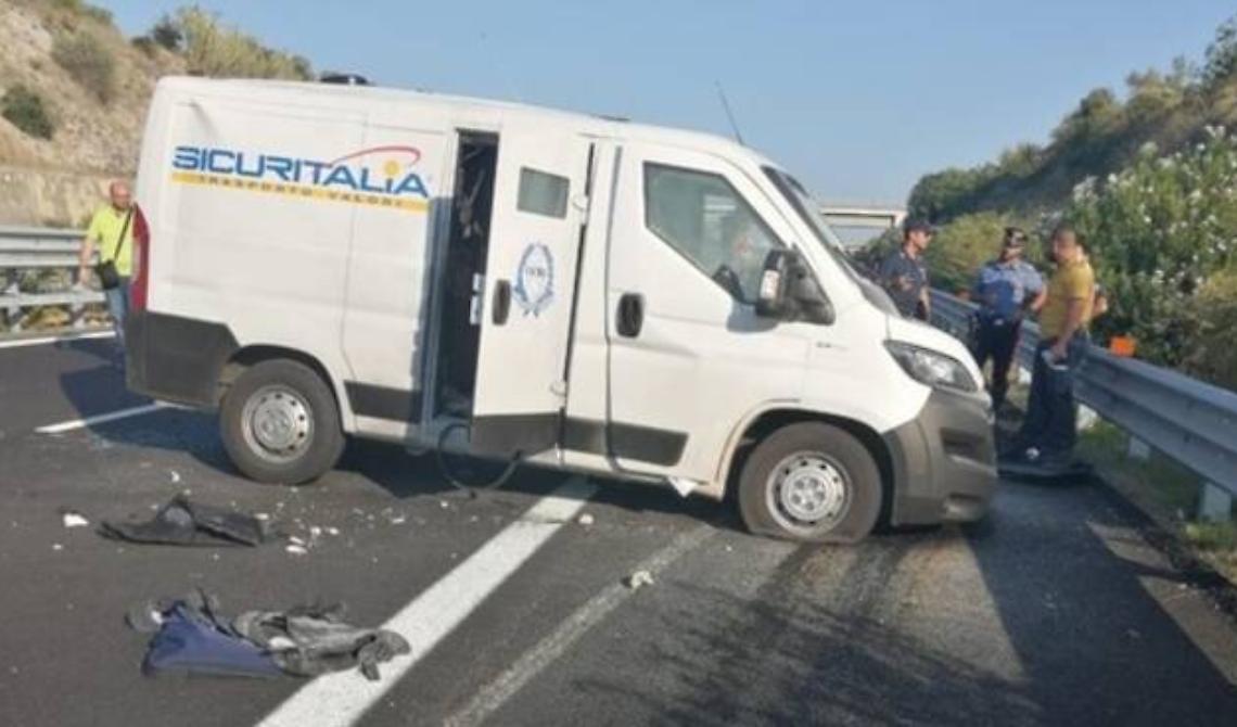 Assalto portavalori tra Cerignola e Canosa, la spuma ferma il commando degli 8 banditi
