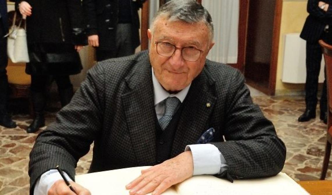 Giulio Tarro bastona Speranza. Mix di vaccini? «È una proposta semplicemente assurda»