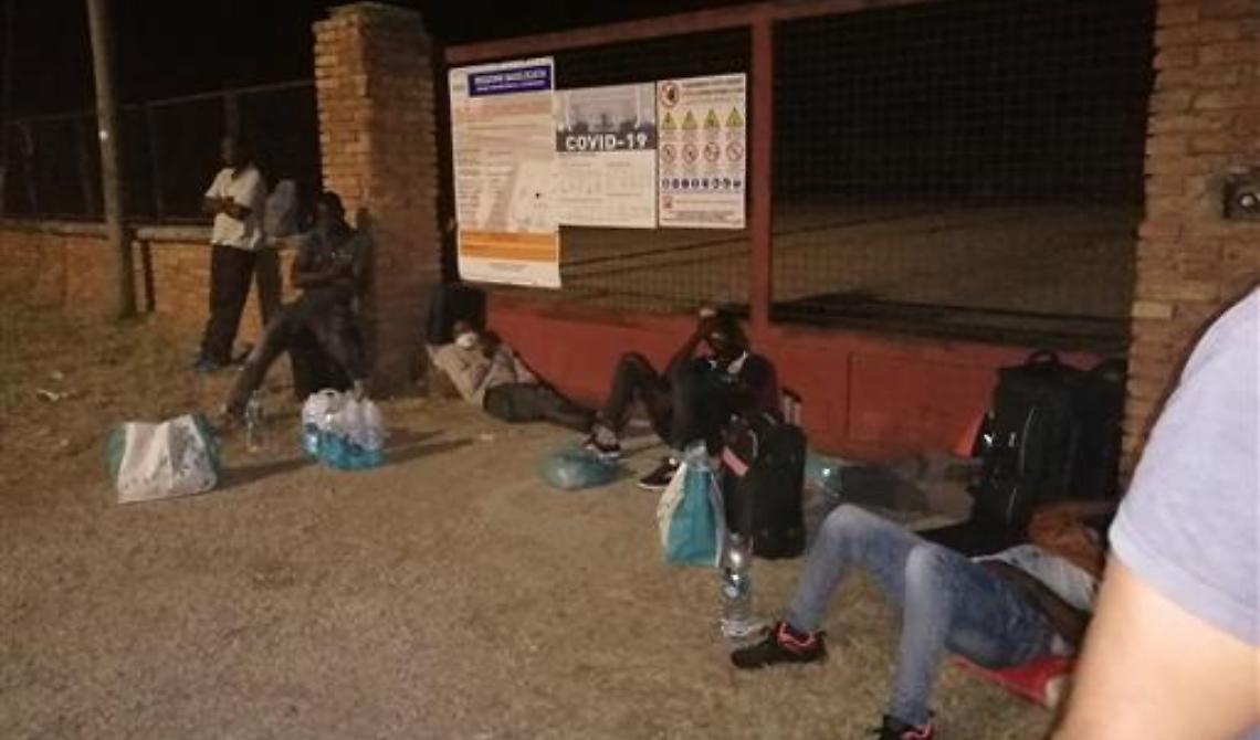 Gli stagionali trovano il centro di Palazzo San Gervasio chiuso e chiamano il 112