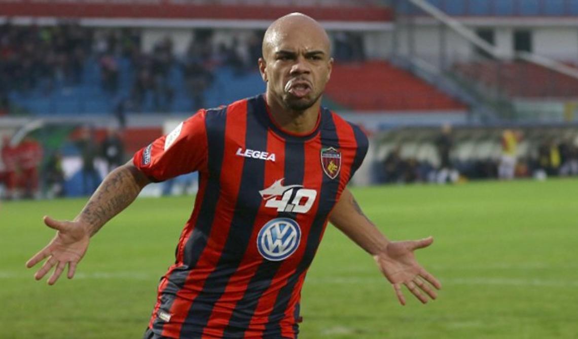 L'attaccante francese Baclet, ex Reggina, firma con il Potenza calcio