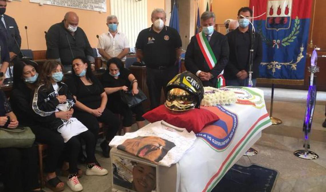 Al Comune di Foggia la bara di Ciro, il 19enne volontario della Protezione Civile che sognava di fare il pompiere