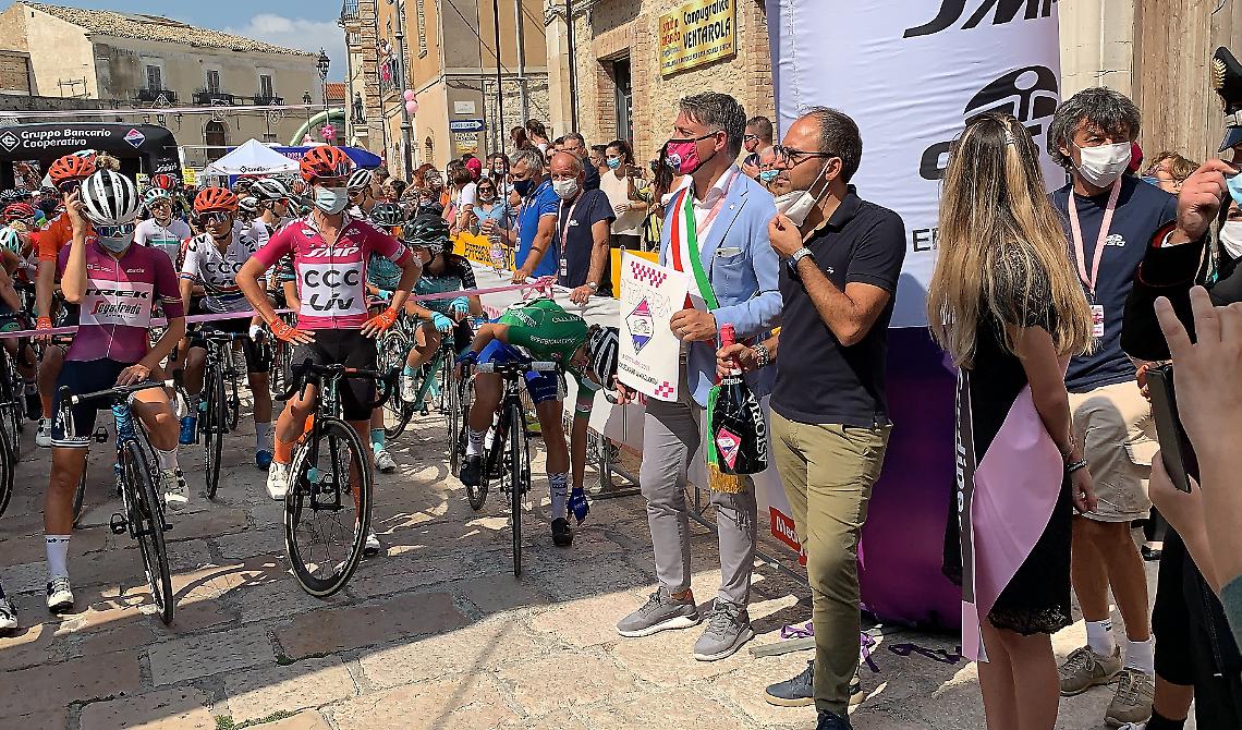 Giro Rosa, in 9 si contendono l'ottava tappa da Castelnuovo della Daunia a San Marco la Catola: Elisa Longo Borghini ha la meglio