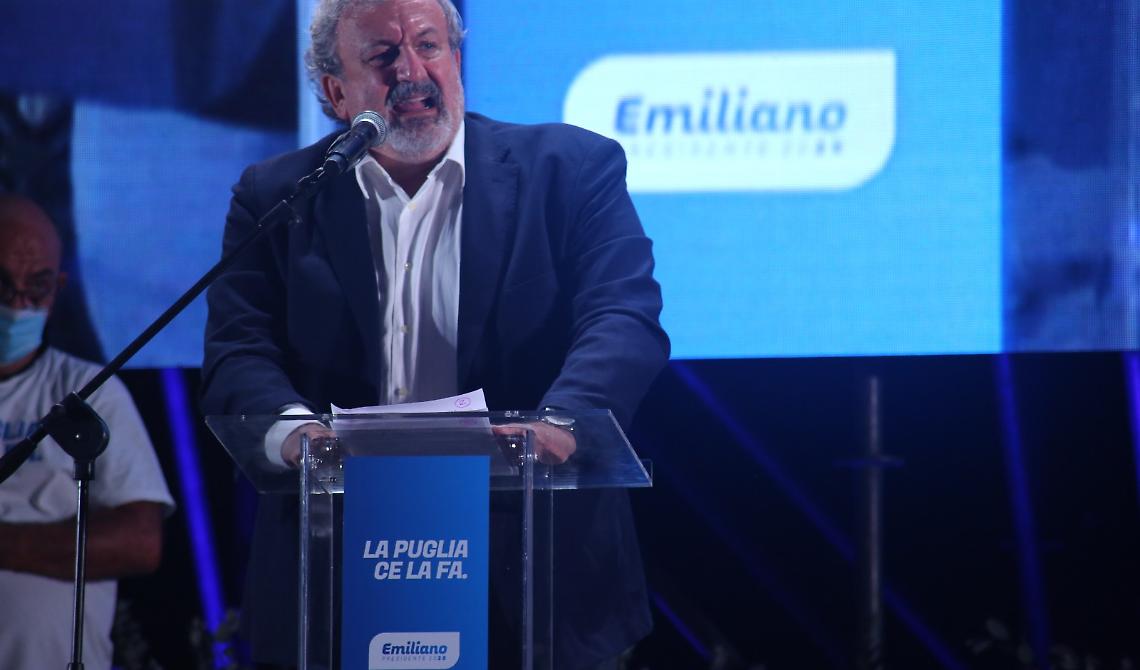 Regionali, gli exit poll per la  Rai danno un ampio vantaggio di  Emiliano su Fitto