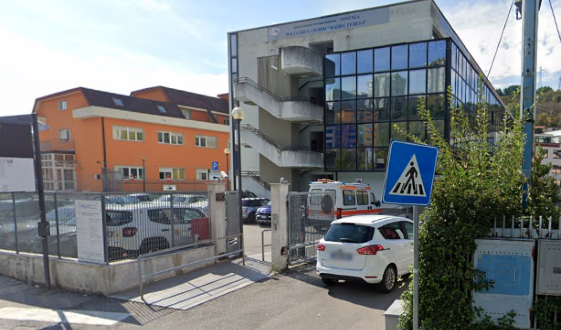 Potenza, infermiera contagiata: chiuso il poliambulatorio Madre Teresa
