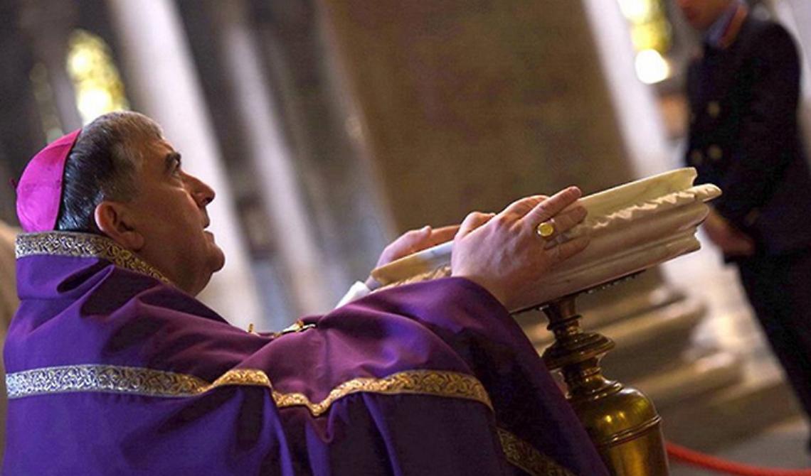 L'arcivescovo di Lecce , già vescovo di San Severo, vieta le messe nelle cappelle private per il 2 novembre