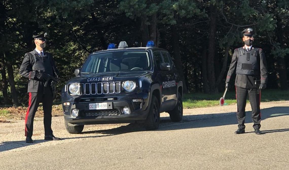 Ruba offerte in chiesa e compra sostanze: denunciato