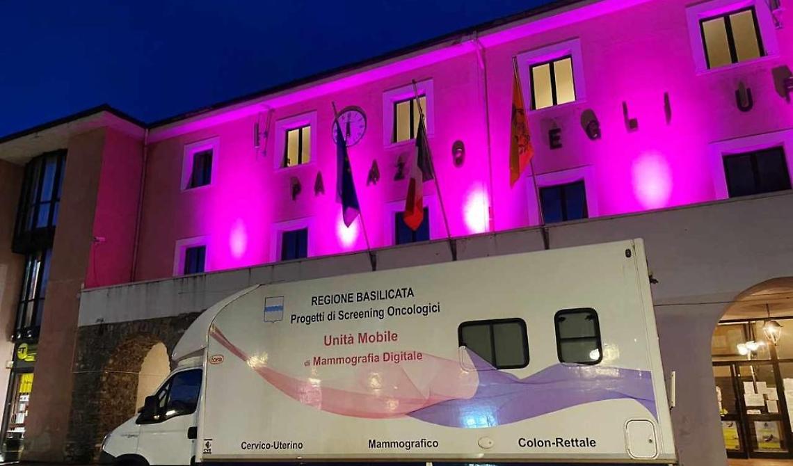 Corleto Perticara: per il mese della prevenzione il municipio si veste di rosa