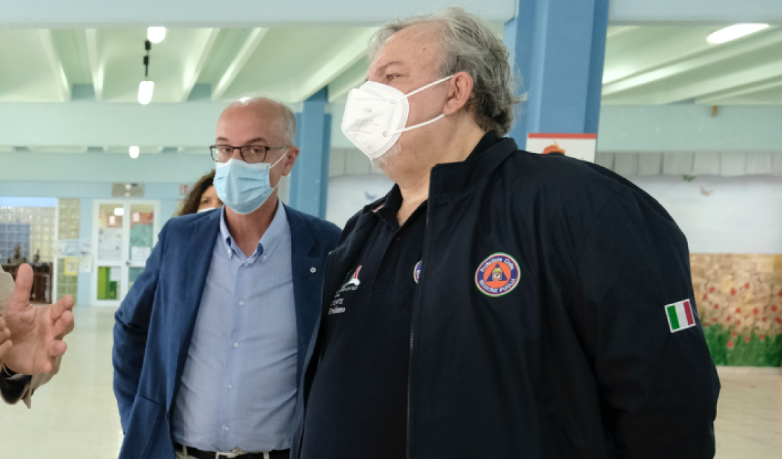 Scuola, è impazzito anche il TAR di Puglia: per una sezione vanno aperte, per un'altra no. Emiliano faccia chiarezza