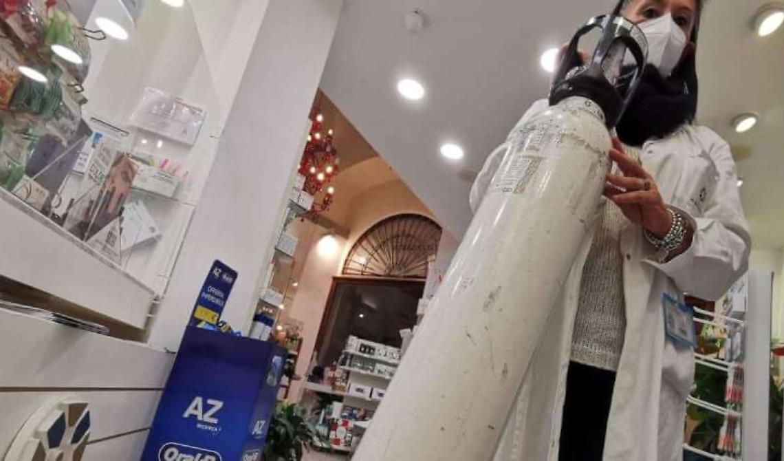 Sos delle farmacie della Puglia alla Regione: «Servono 10mila bombole d'ossigeno»