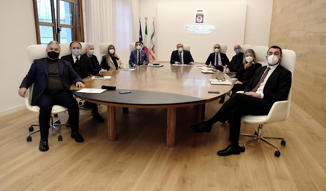 Accordo tra Emiliano e i 5 Stelle su presidenza e vicepresidenza del nuovo Consiglio regionale: primo passo per i pentastellati in Giunta