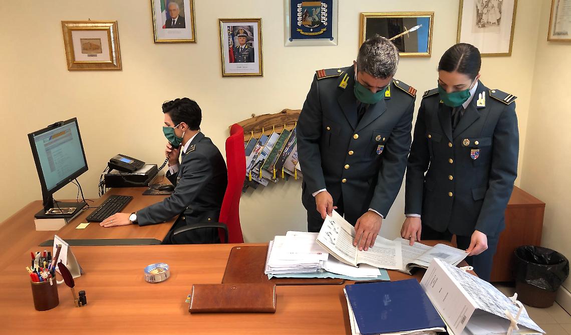 La GdF di Bologna incastra un notaio di Cerignola nel  "doppio pacco" di un commerciante d'auto