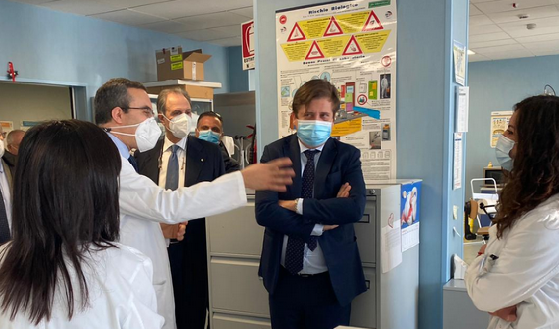 Coronavirus, il vice di Speranza in visita al San Carlo elogia Bardi