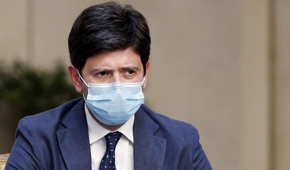 Discoteche al 35 per cento? Speranza: «Salute al primo posto» e si appella alla trasparenza