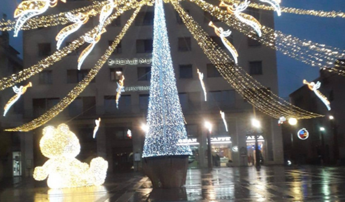 Potenza, il prefetto guasta le feste a Guarente. Vuole chiudere via Pretoria causa Covid: «Troppo struscio»