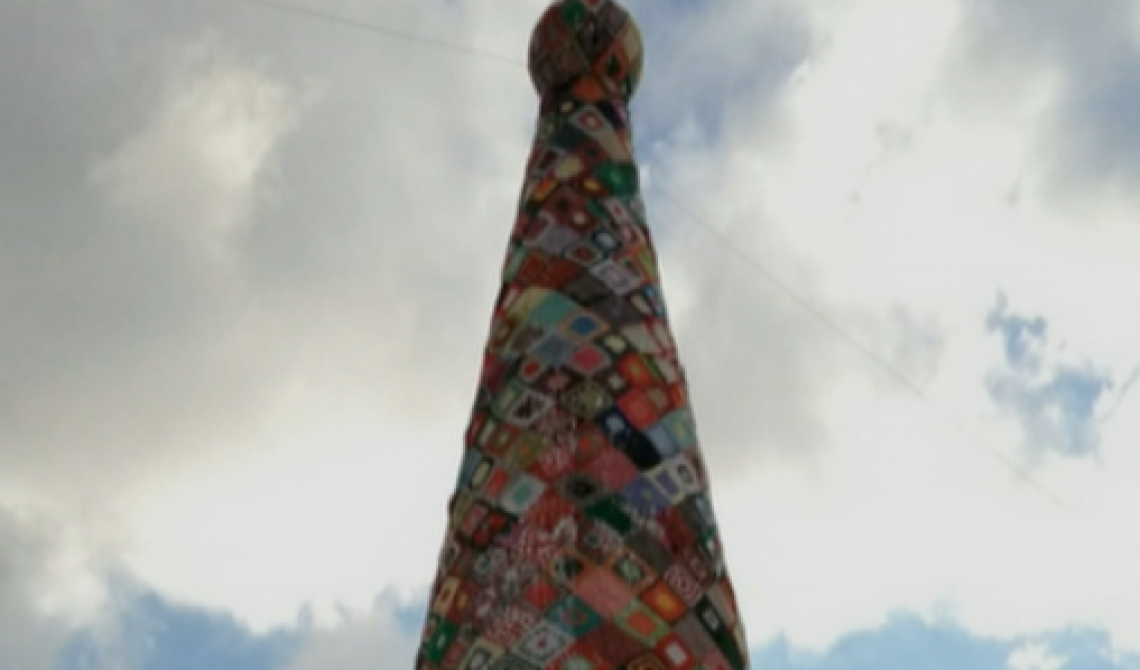 Brienza, questa sera l'accensione dell'albero fatto all'uncinetto