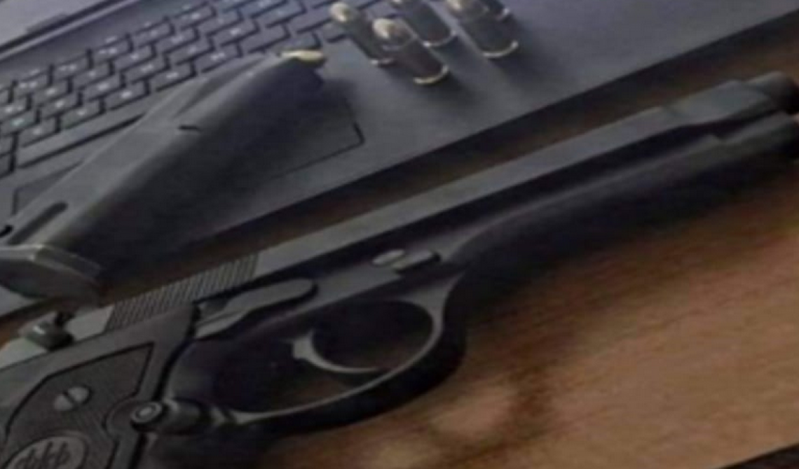 Aveva scambiato Viggiano per il Far West, andandosene in giro con pistola e coltello: arrestato dai Carabinieri
