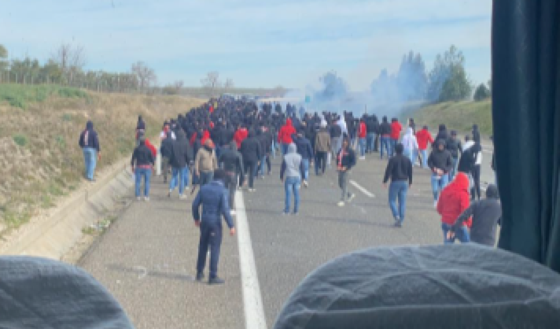 La Polizia esegue 12 misure cautelari per gli ultras di Bari e Lecce che si fecero guerra tra Cerignola e Candela