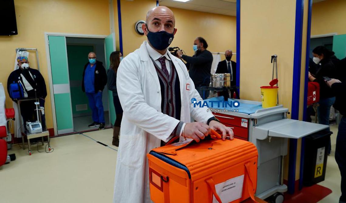 Vaccine Day, Tafuri (Istituto Igiene Policlinico Bari): «I 505 vaccinati in Puglia potranno dirsi protetti dal 26 gennaio»