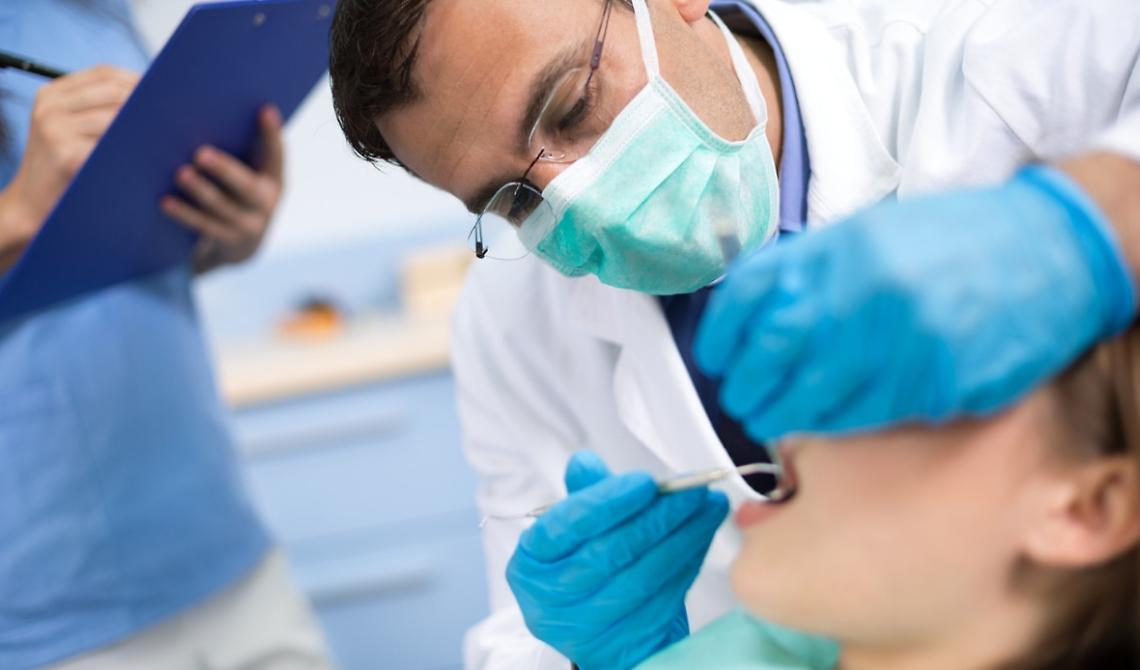 Vaccino anti Covid, la protesta dei dentisti pugliesi per non essere tra le categorie prioritarie