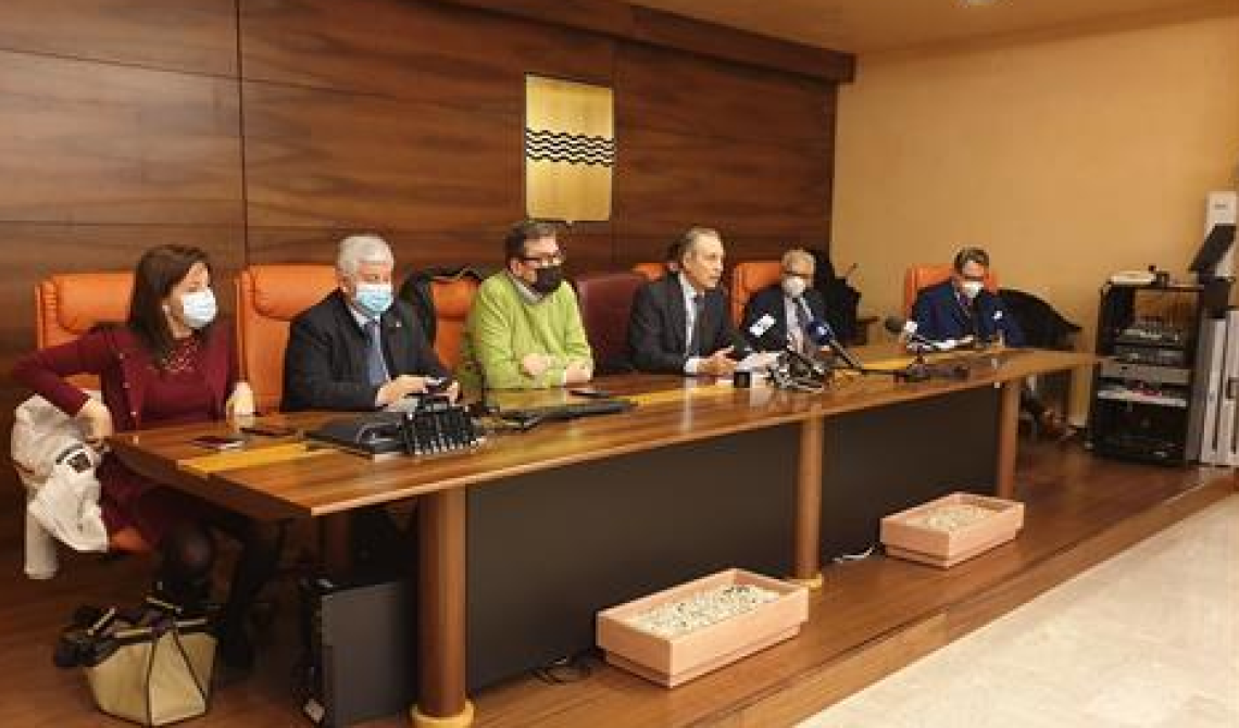 L'opposizione trema, Bardi annuncia una conferenza stampa sul disavanzo: «Dovremo tagliare alcuni costi»