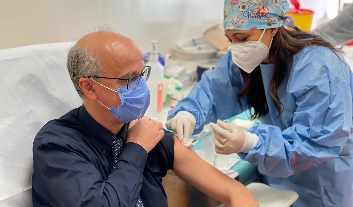 Coronavirus, Lopalco: «Non abbiamo il vaccino, non possiamo soddisfare tutte le richieste» delle categorie sanitarie in Puglia