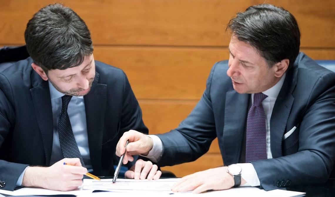Nessuna indipendenza politica per i presunti esperti del governo: la metà deve il posto a Speranza e il loro parere legittima i Dpcm 