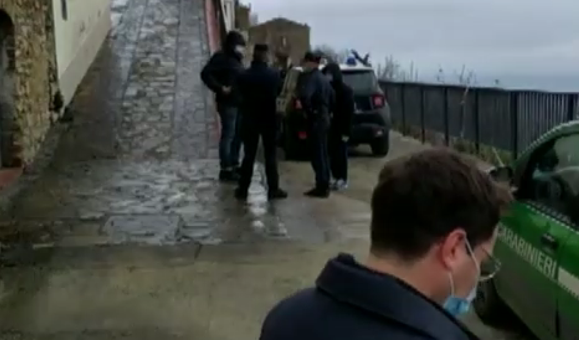 Rotondella, l'ingegnere ucciso con una coltellata, lo spazzino ferito: indagini dei carabinieri