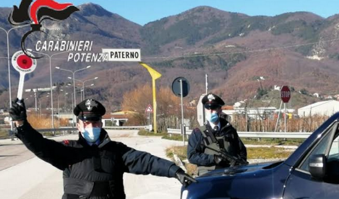 Paterno, sequestra e minaccia mamma e sorella minorenne: arrestato 