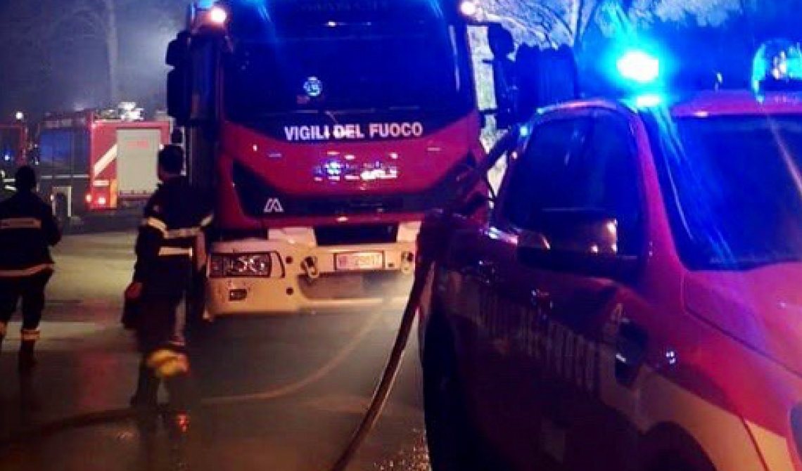 Potenza, crolla una strada per una frana, case sgomberate 