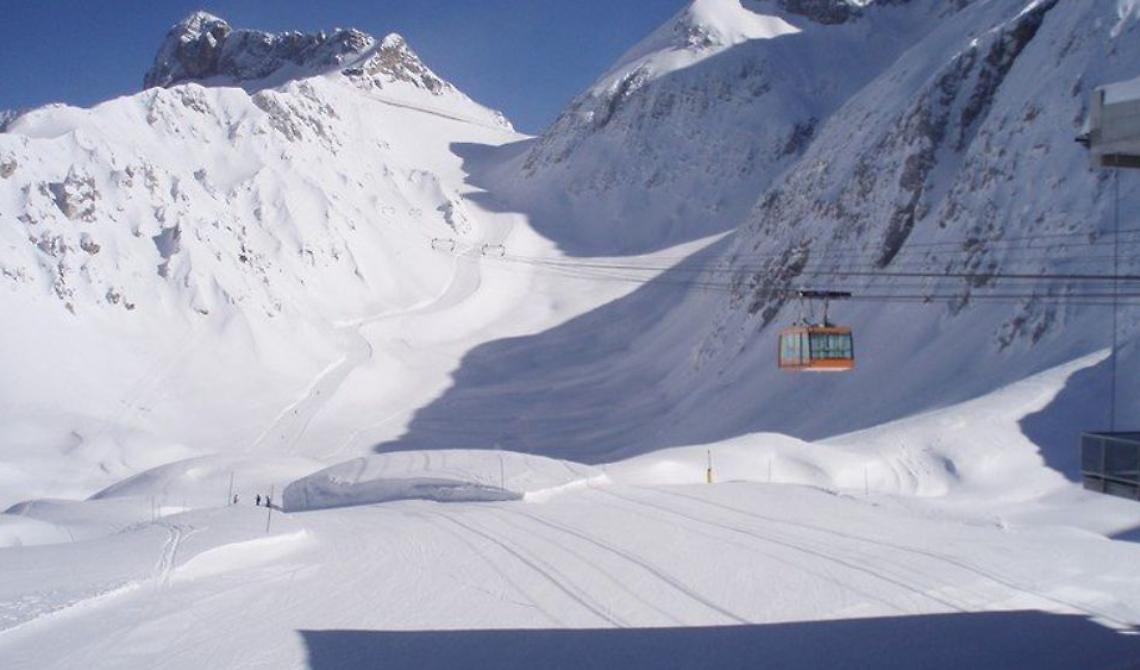 Stop sci.  Ira di Confindustria Alberghi: «A 12 ore dall’apertura attesa da mesi, si blocca nuovamente il turismo della montagna. I danni sono drammatici»