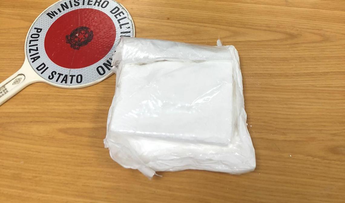 In auto con 10mila euro e 50 grammi di cocaina, arrestato 54enne di Foggia